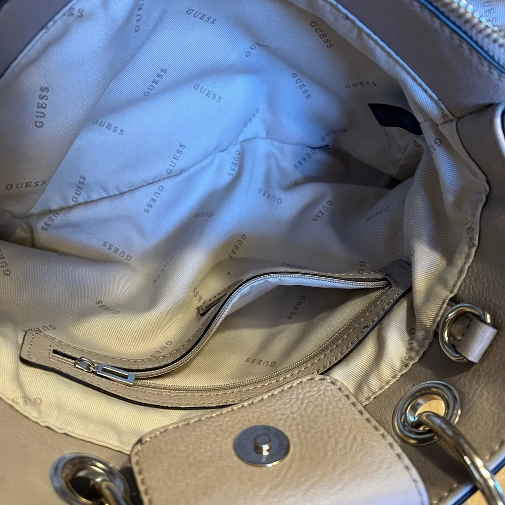 Slightly used Guess bag - Picture 8 of 8